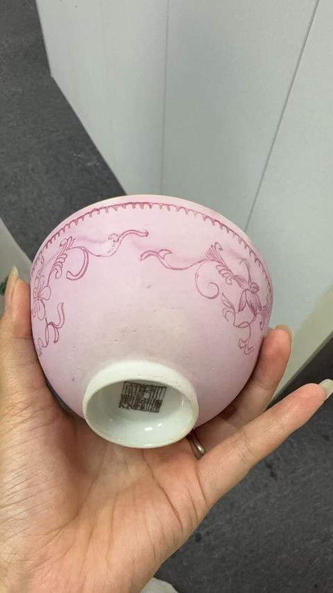 古玩陶瓷宮粉地胭脂紅花卉紋蓋碗真品鑒賞圖