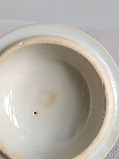 古玩陶瓷胭脂紅地粉彩萬壽無疆紋手把蓋杯拍賣,當前價格248元