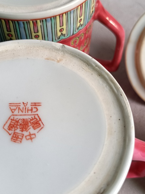 古玩陶瓷胭脂紅地粉彩萬壽無疆紋手把蓋杯拍賣,當前價格248元