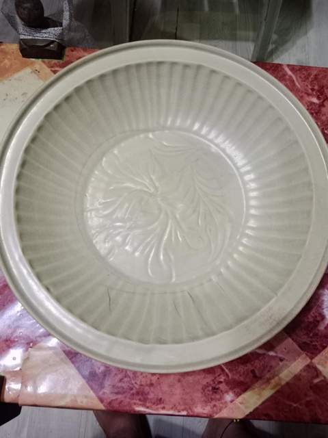 古玩陶瓷龍泉青瓷刻花盤真品鑒賞圖
