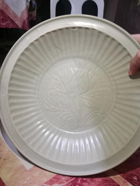古玩陶瓷龍泉青瓷刻花盤真品鑒賞圖