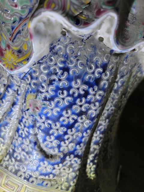 古玩陶瓷粉彩花卉觀音雕像真品鑒賞圖