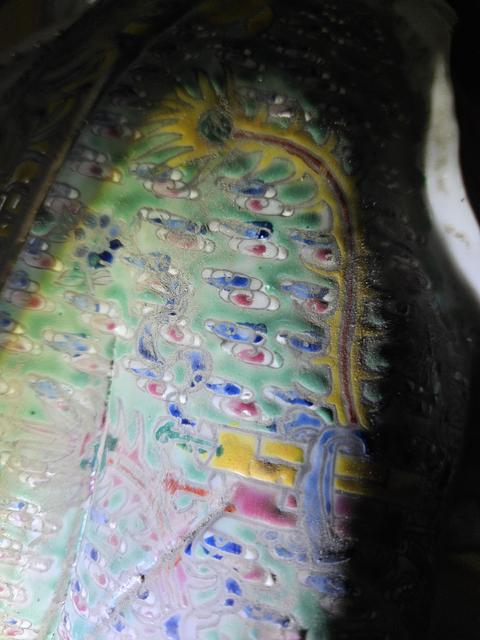 古玩陶瓷粉彩花卉觀音雕像真品鑒賞圖