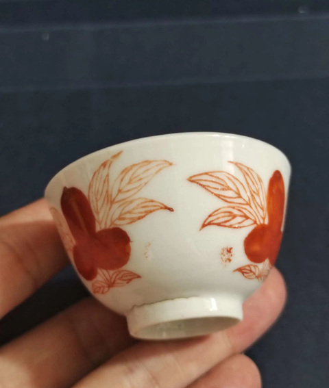 古玩陶瓷民國礬紅花果三多紋杯拍賣,當前價格299元