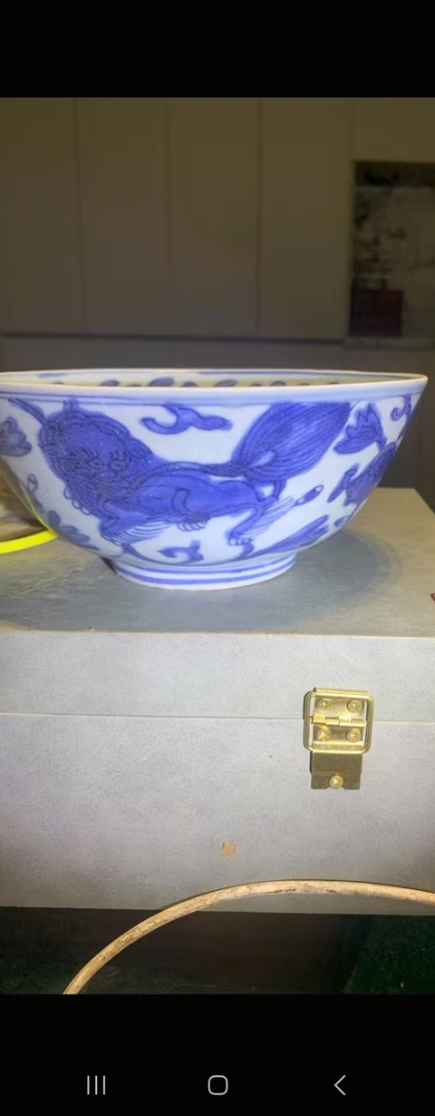古玩陶瓷青花獅子穿花圖茶碗真品鑒賞圖
