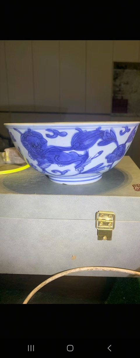 古玩陶瓷青花獅子穿花圖茶碗真品鑒賞圖