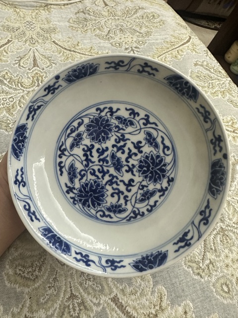 古玩陶瓷青花纏枝花卉盤真品鑒賞圖
