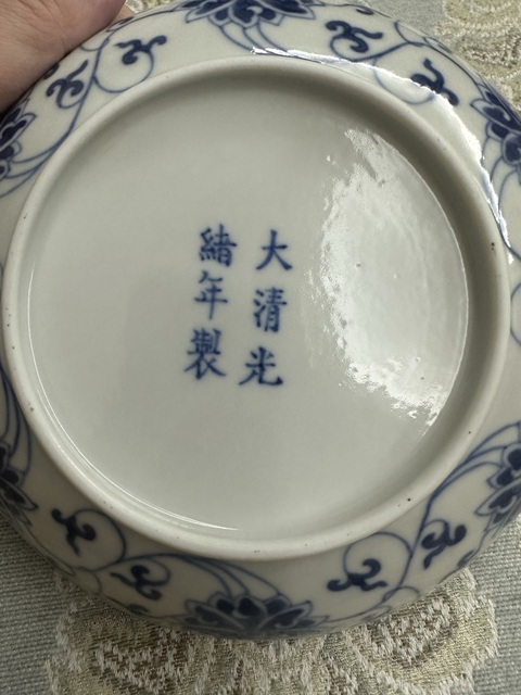 古玩陶瓷青花纏枝花卉盤真品鑒賞圖
