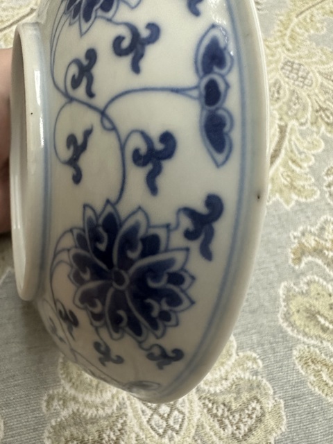 古玩陶瓷青花纏枝花卉盤真品鑒賞圖