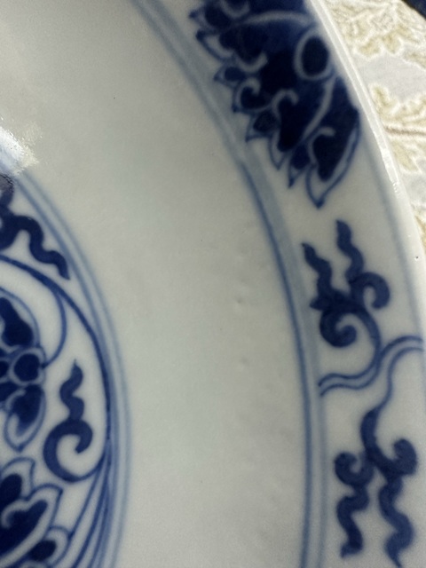 古玩陶瓷青花纏枝花卉盤真品鑒賞圖