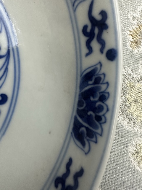 古玩陶瓷青花纏枝花卉盤真品鑒賞圖