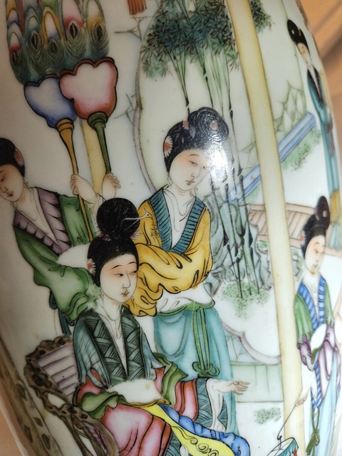 古玩陶瓷粉彩人物故事雙耳瓶真品鑒賞圖