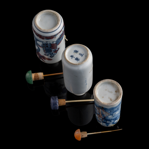 古玩陶瓷青花釉里紅人物故事鼻煙壺真品鑒賞圖