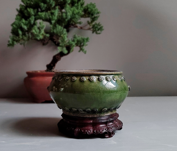 古玩陶瓷高雅的清代綠釉鼓釘紋香爐拍賣,當(dāng)前價格0元