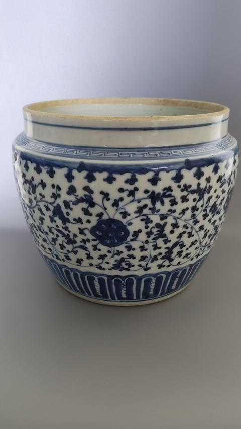 古玩陶瓷清中期青花纏枝蓮紋粥罐真品鑒賞圖