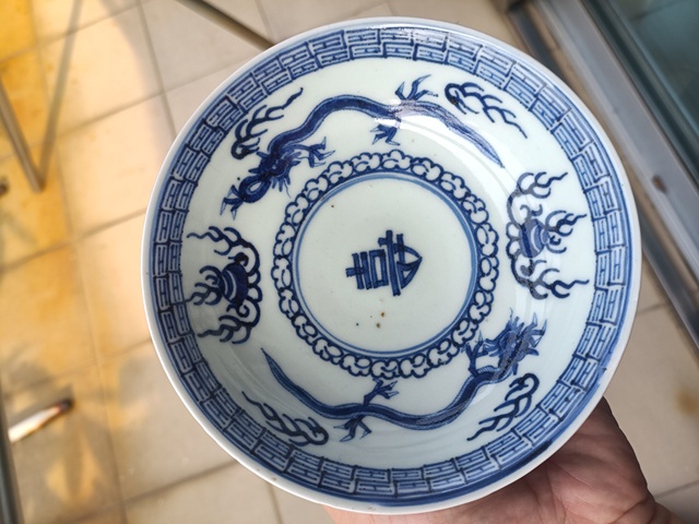 古玩陶瓷青花龍紋盤真品鑒賞圖