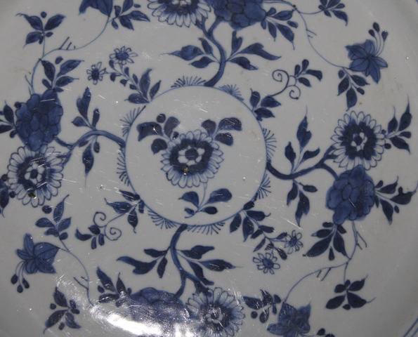 古玩陶瓷康熙青花花卉紋盤真品鑒賞圖