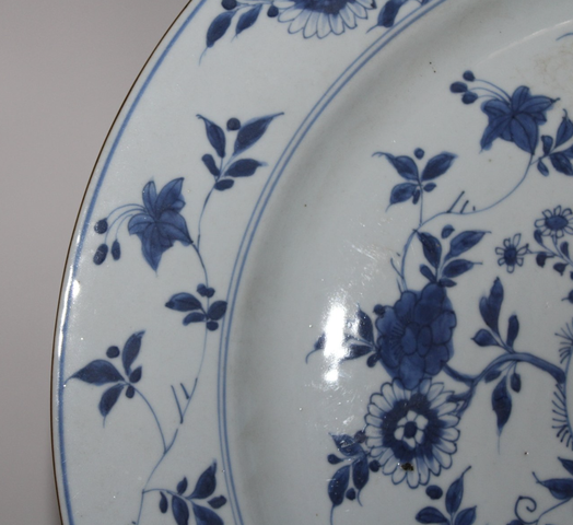 古玩陶瓷康熙青花花卉紋盤真品鑒賞圖