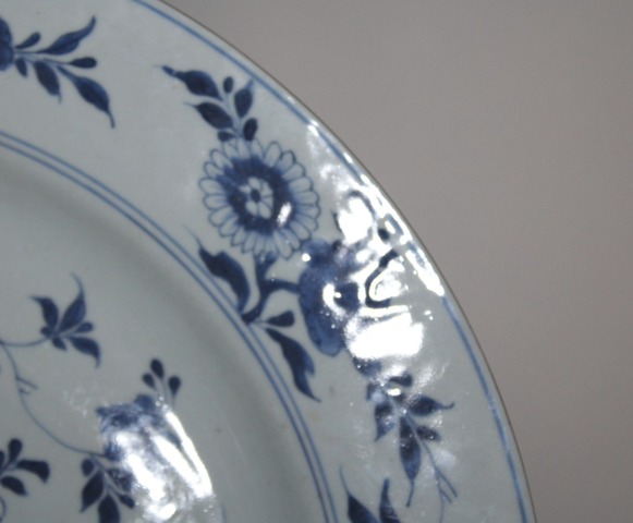 古玩陶瓷康熙青花花卉紋盤真品鑒賞圖