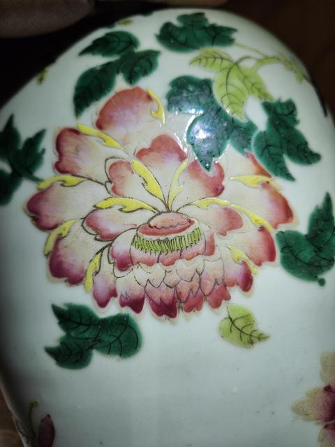 古玩陶瓷粉彩花鳥紋冬瓜罐真品鑒賞圖