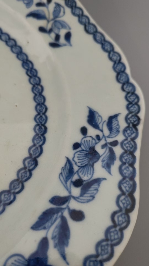 古玩陶瓷青花花卉紋盤真品鑒賞圖