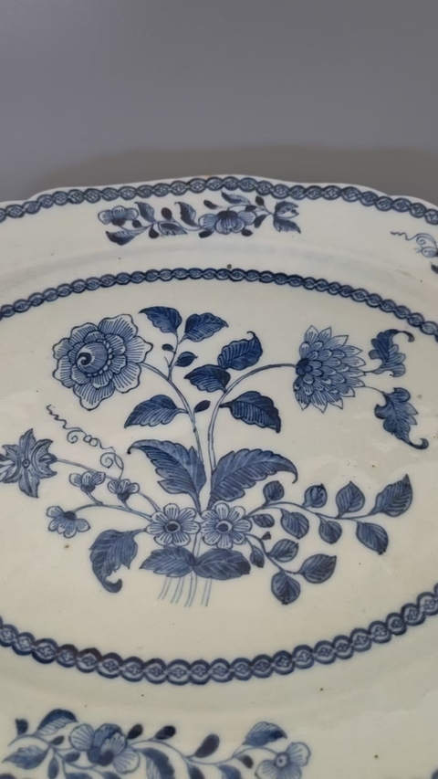 古玩陶瓷青花花卉紋盤真品鑒賞圖
