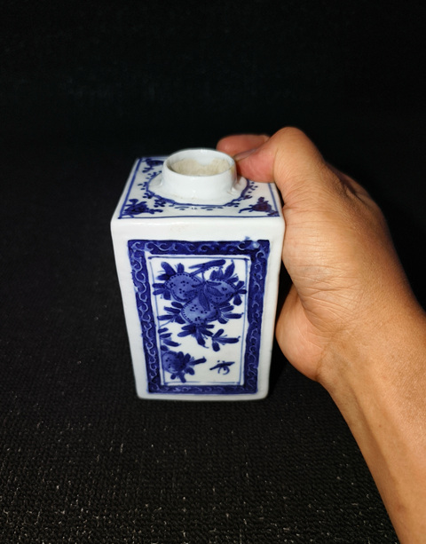 古玩陶瓷清早期 青花花卉紋四方茶葉罐真品鑒賞圖