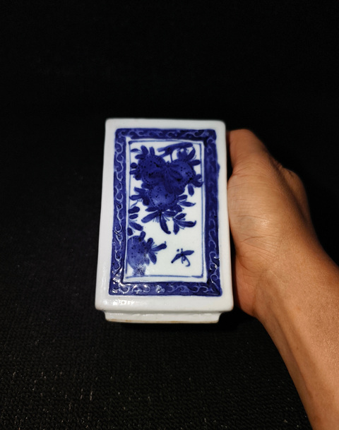 古玩陶瓷清早期 青花花卉紋四方茶葉罐真品鑒賞圖