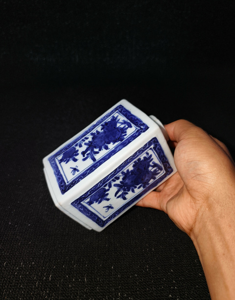 古玩陶瓷清早期 青花花卉紋四方茶葉罐真品鑒賞圖