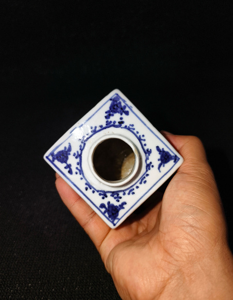 古玩陶瓷清早期 青花花卉紋四方茶葉罐真品鑒賞圖