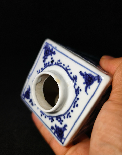 古玩陶瓷清早期 青花花卉紋四方茶葉罐真品鑒賞圖