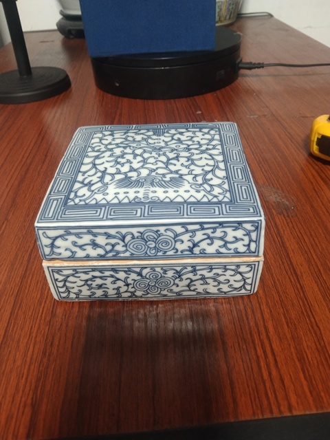 古玩陶瓷青花蓋盒真品鑒賞圖