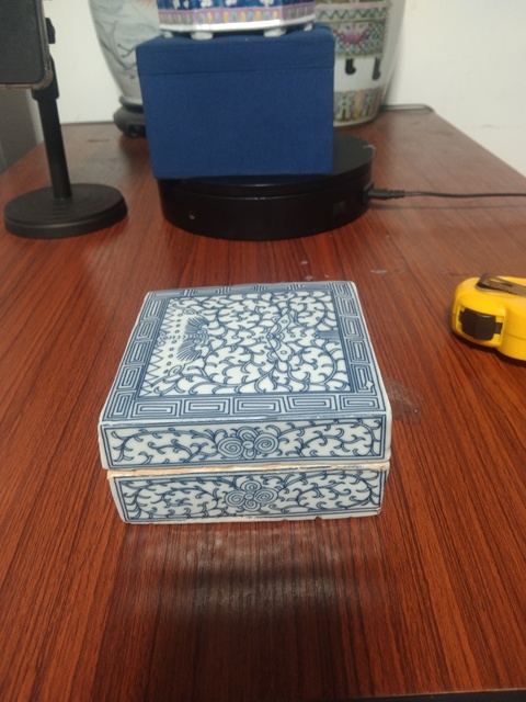 古玩陶瓷青花蓋盒真品鑒賞圖