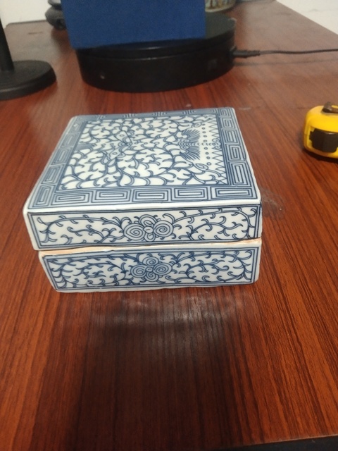 古玩陶瓷青花蓋盒真品鑒賞圖
