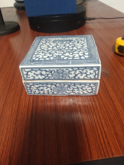 古玩陶瓷青花蓋盒真品鑒賞圖