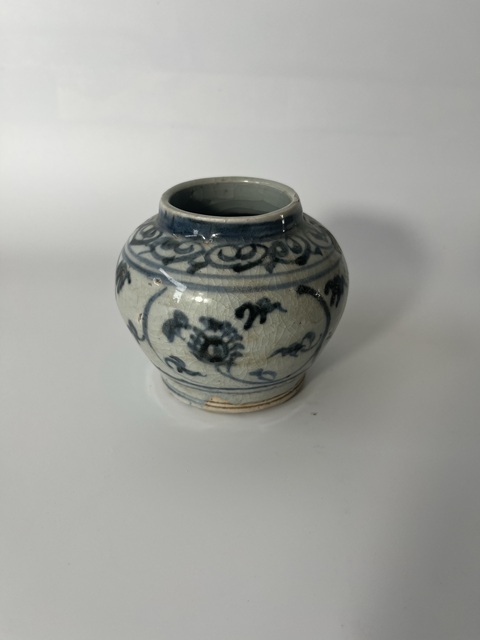 古玩陶瓷明空白期纏枝花卉紋青花罐拍賣，當前價格4500元