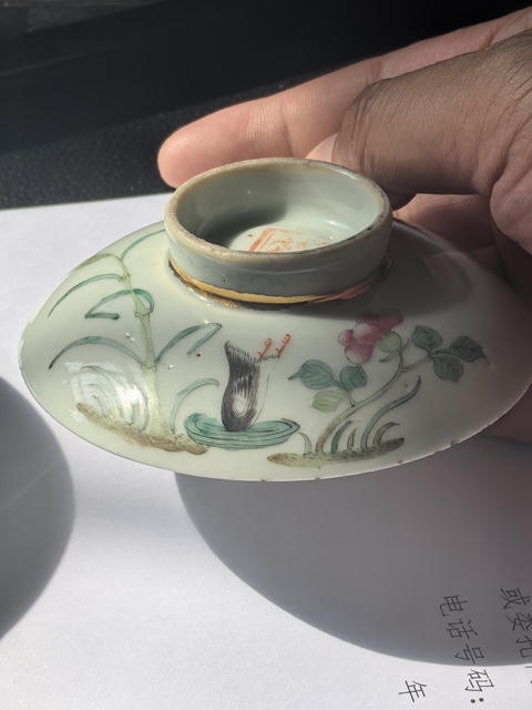 古玩陶瓷粉彩花卉紋茶碗真品鑒賞圖
