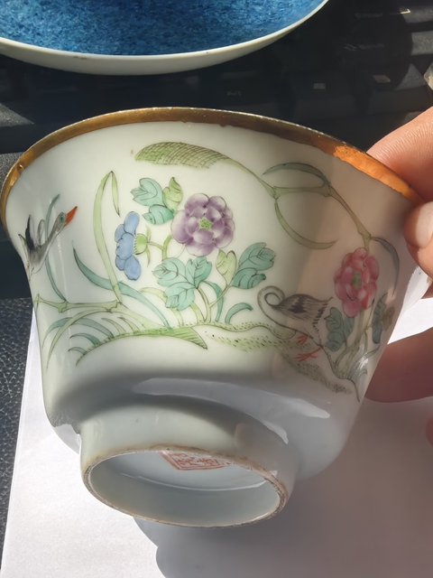 古玩陶瓷粉彩花卉紋茶碗真品鑒賞圖