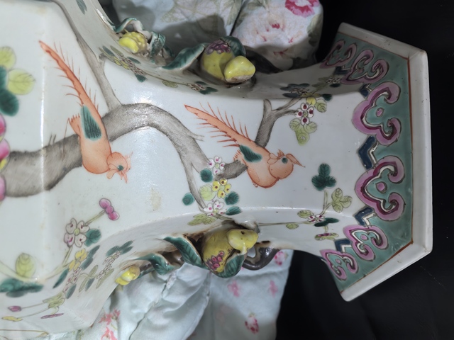 古玩陶瓷花鳥紋粉彩瓶真品鑒賞圖