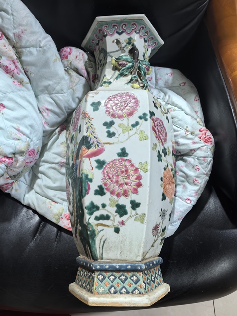 古玩陶瓷花鳥紋粉彩瓶真品鑒賞圖