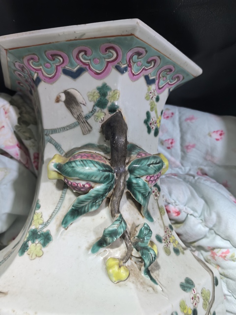 古玩陶瓷花鳥紋粉彩瓶真品鑒賞圖