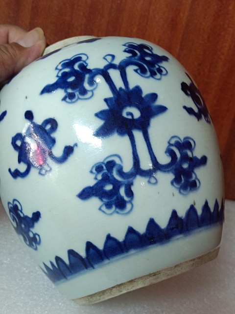 古玩陶瓷花卉紋青花罐真品鑒賞圖