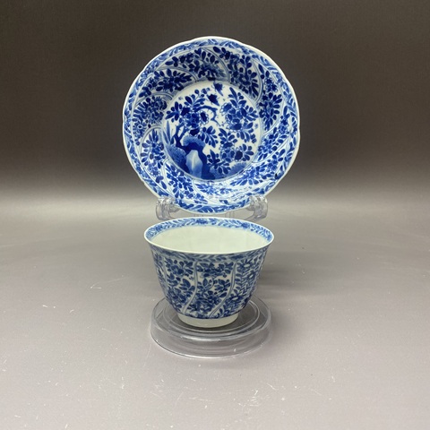 古玩陶瓷花蝶紋青花杯盤真品鑒賞圖