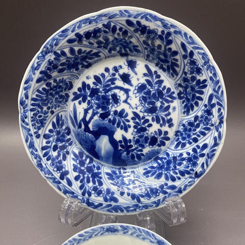 古玩陶瓷花蝶紋青花杯盤真品鑒賞圖