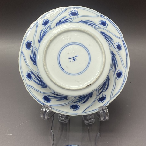 古玩陶瓷花蝶紋青花杯盤真品鑒賞圖
