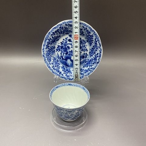 古玩陶瓷花蝶紋青花杯盤真品鑒賞圖