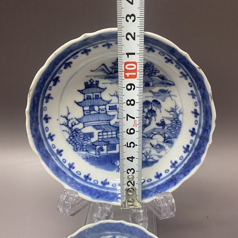 古玩陶瓷樓臺亭閣山水紋青花盤杯真品鑒賞圖