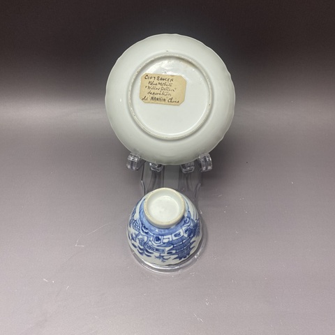 古玩陶瓷樓臺亭閣山水紋青花盤杯真品鑒賞圖