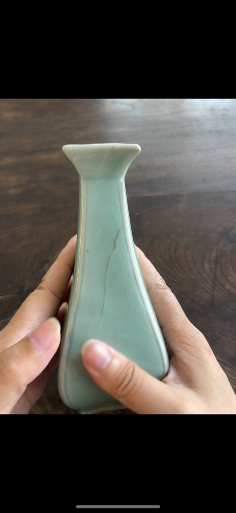 古玩陶瓷龍泉窯方瓶真品鑒賞圖
