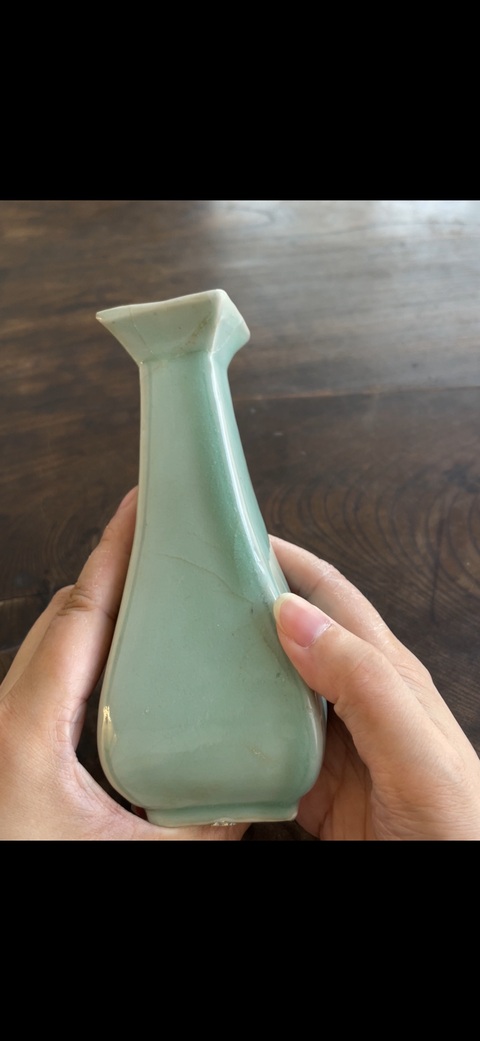 古玩陶瓷龍泉窯方瓶真品鑒賞圖